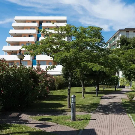 Aparthotel Holiday 4*