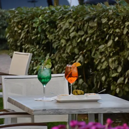 Aparthotel Holiday 酒店 比比翁