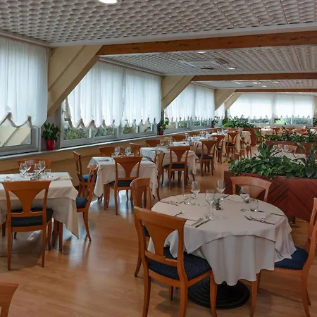 Hotel Aparthotel Holiday 4*