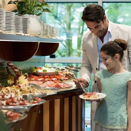 Aparthotel Holiday بيبيوني