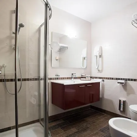 فندق Aparthotel Holiday 4*