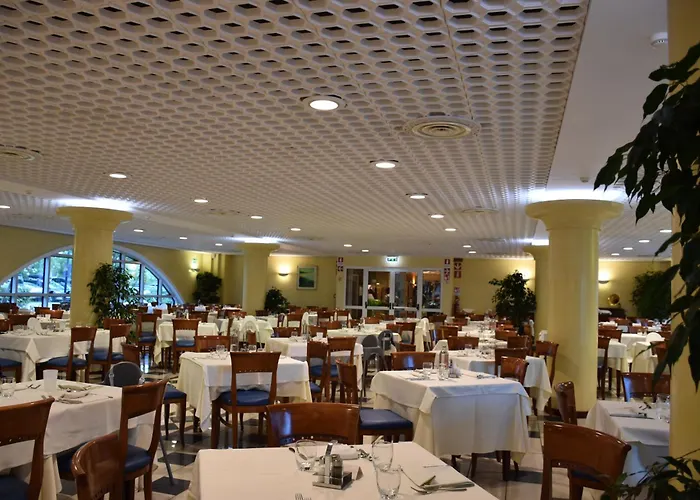 Hotel Aparthotel Holiday 4*