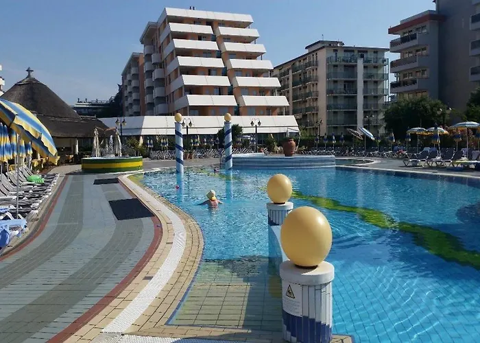 Aparthotel Holiday 4*