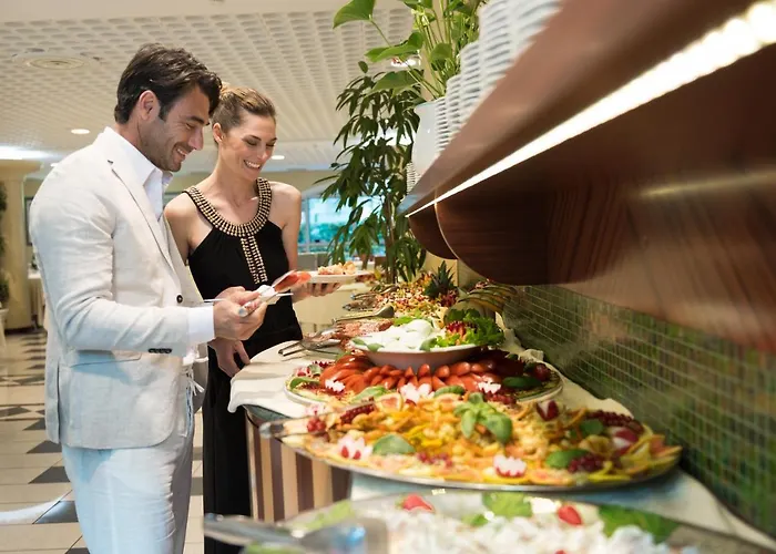 Aparthotel Holiday 4*