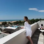 Aparthotel Holiday 4*
