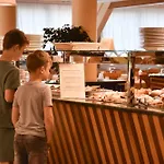 Aparthotel Holiday 4*