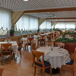 فندق Aparthotel Holiday 4*