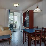 Aparthotel Holiday بيبيوني
