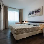 Otel Aparthotel Holiday