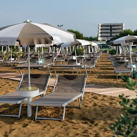 Aparthotel Holiday ביביונה