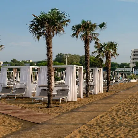 Aparthotel Holiday 4*