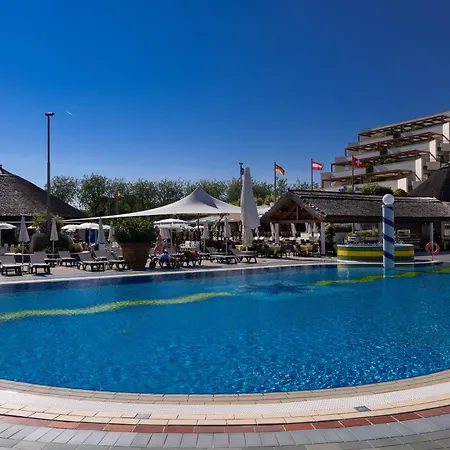Aparthotel Holiday מלון