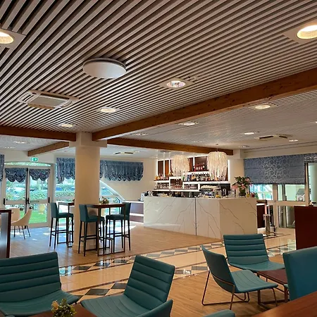 מלון Aparthotel Holiday