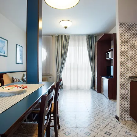 Aparthotel Holiday 비비오네