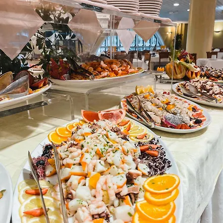 Aparthotel Holiday Hotel 4*