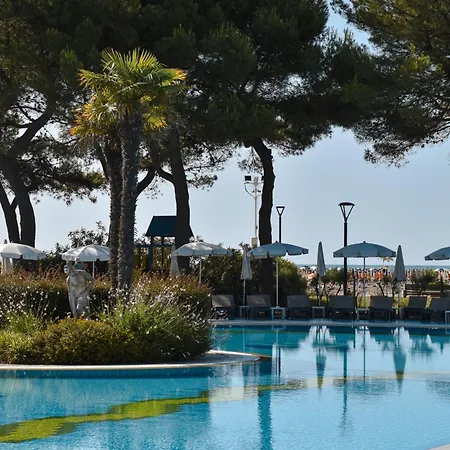 Aparthotel Holiday מלון ביביונה
