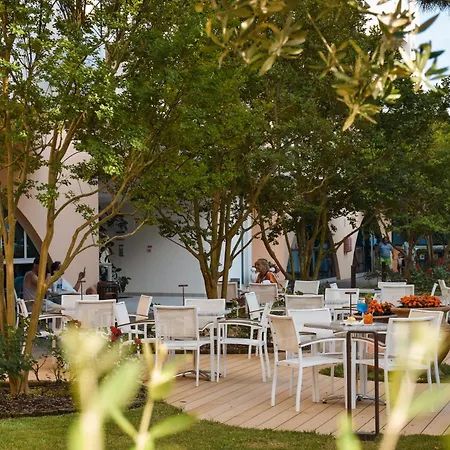מלון Aparthotel Holiday 4*