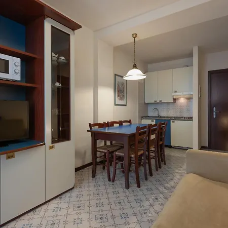 Otel Aparthotel Holiday Bibione