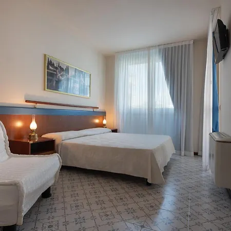 Aparthotel Holiday ביביונה