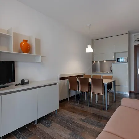 Otel Aparthotel Holiday