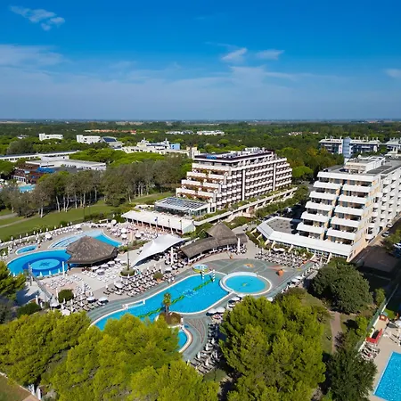 מלון Aparthotel Holiday 4*