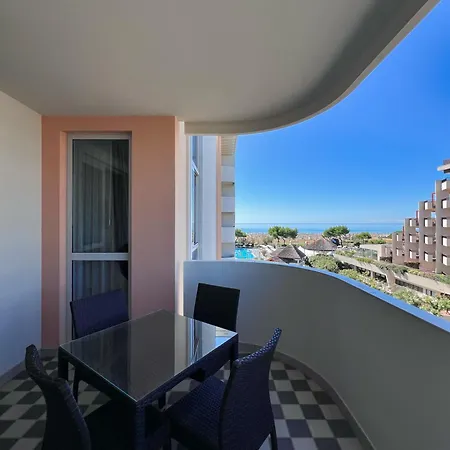 Aparthotel Holiday Μπιμπιόνε