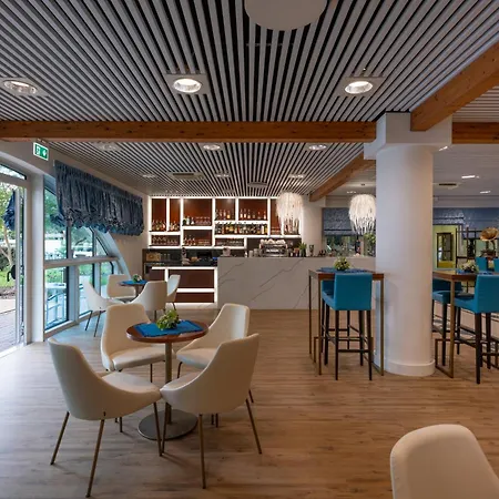 Aparthotel Holiday ביביונה