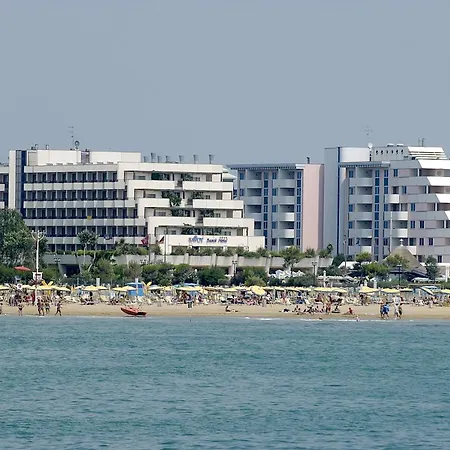 Aparthotel Holiday מלון 4*