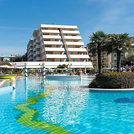 Aparthotel Holiday 4*