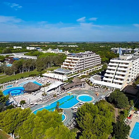 Aparthotel Holiday 호텔 4*