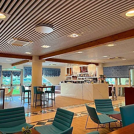 Aparthotel Holiday 4* 비비오네