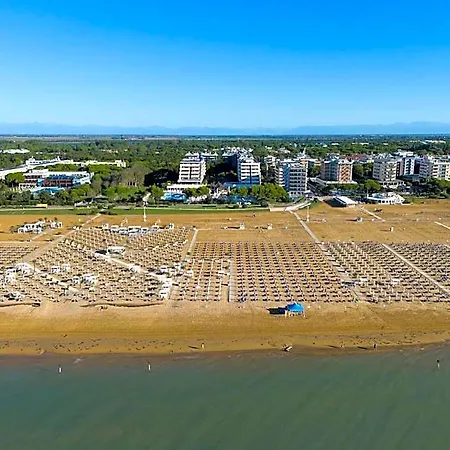 Aparthotel Holiday 호텔 4*