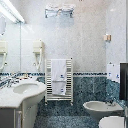 Aparthotel Holiday 4* ביביונה