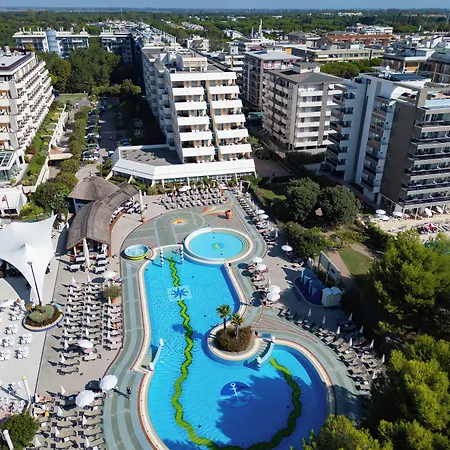 Aparthotel Holiday מלון 4*