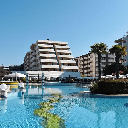 Aparthotel Holiday מלון