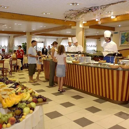 Aparthotel Holiday 4*