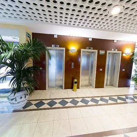 Aparthotel Holiday 4* 비비오네