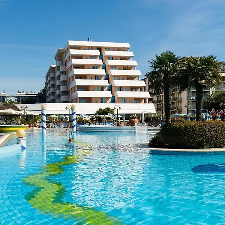 מלון Aparthotel Holiday 4*