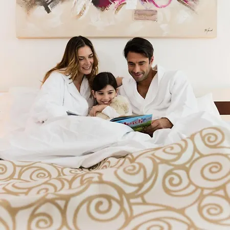 Aparthotel Holiday 4*