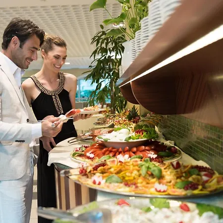 Aparthotel Holiday 4*