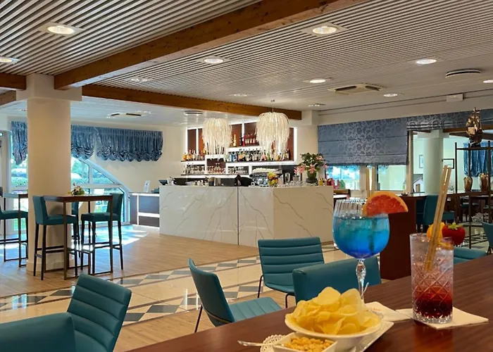 Aparthotel Holiday 비비오네