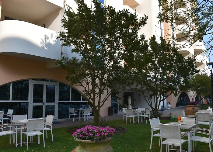 Aparthotel Holiday 4* 비비오네