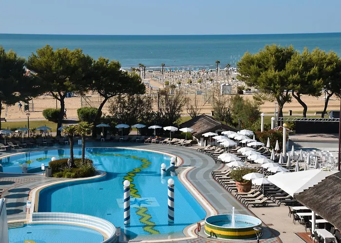 Aparthotel Holiday 4* 비비오네