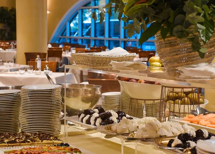 Aparthotel Holiday 4* 비비오네