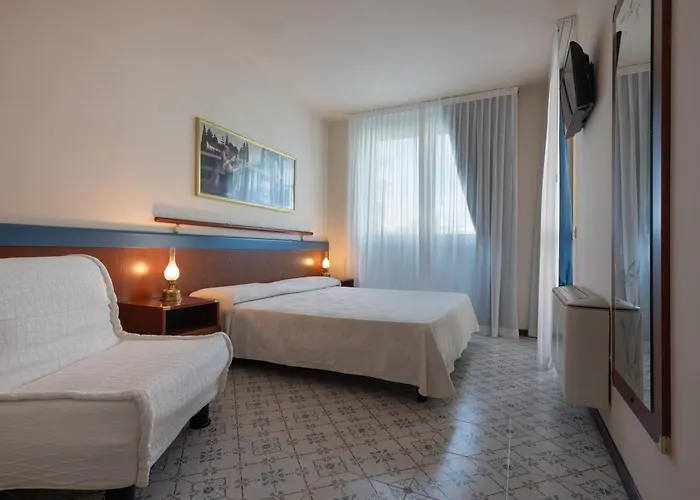 Aparthotel Holiday 비비오네