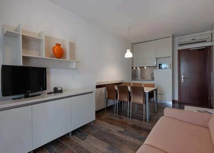 Otel Aparthotel Holiday