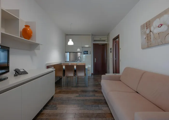 Aparthotel Holiday 4* Bibione