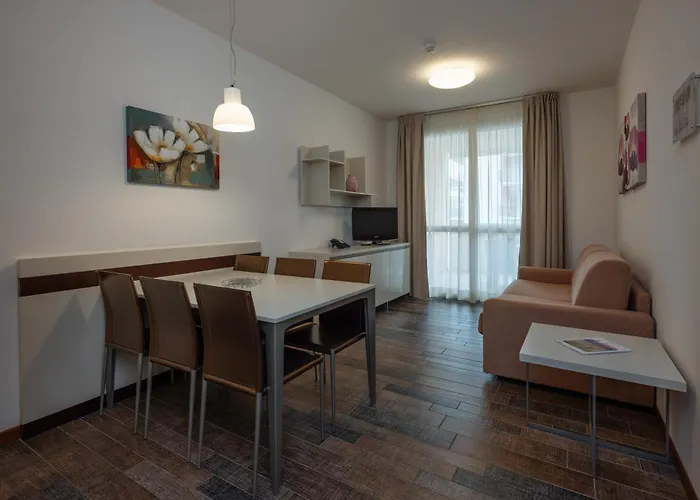 Aparthotel Holiday Otel 4*