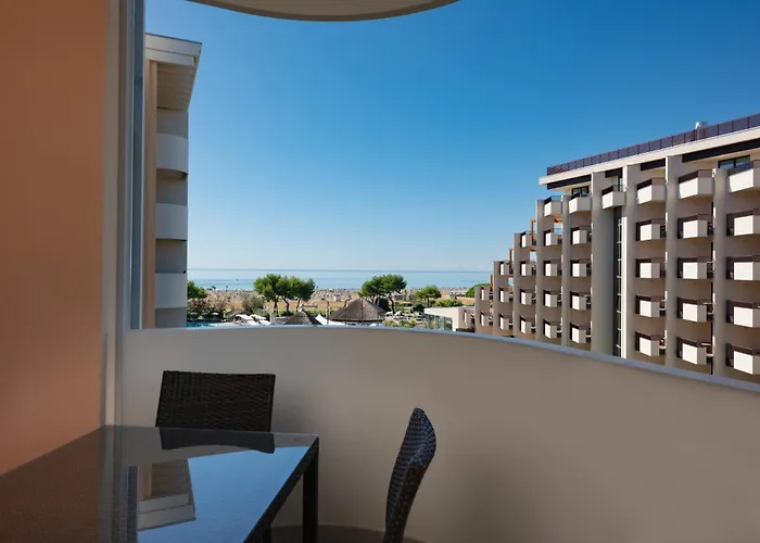 Aparthotel Holiday Otel 4*