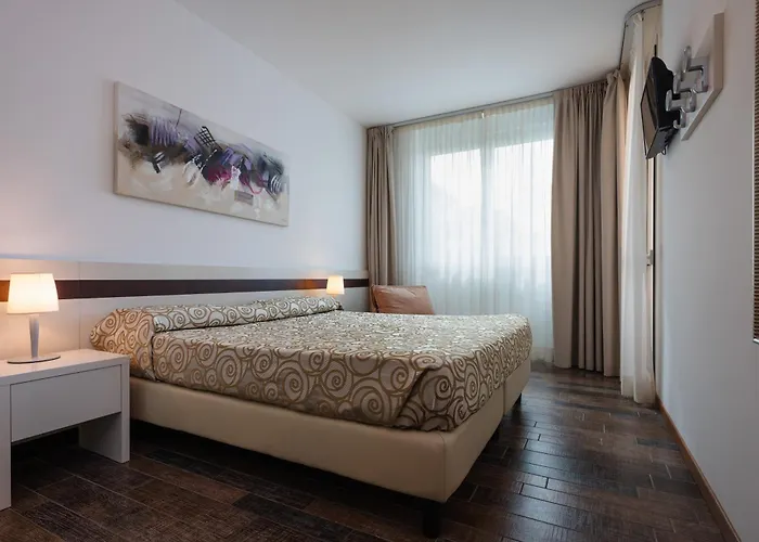 Aparthotel Holiday Otel 4*